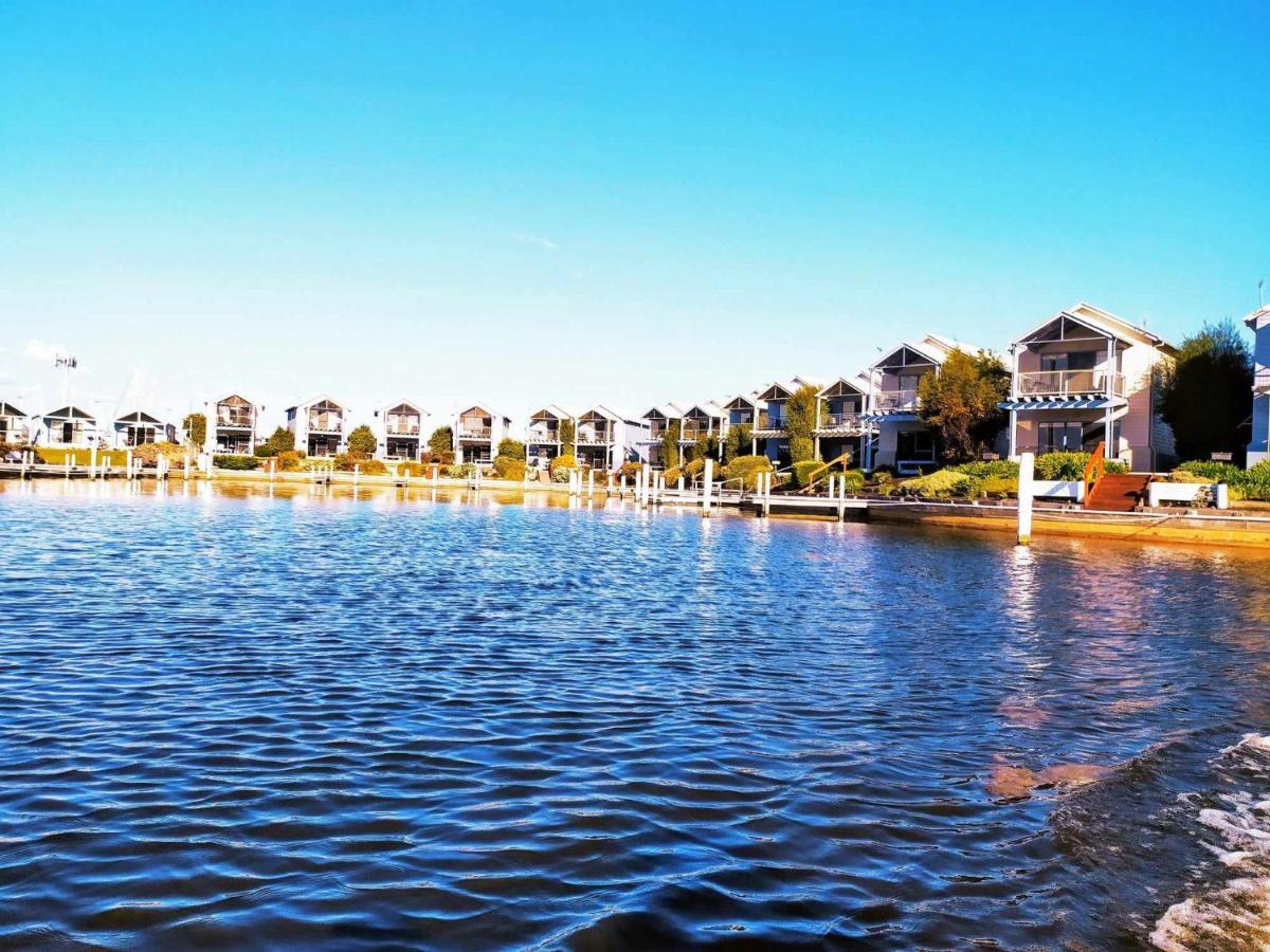 Captains Cove Resort - Waterfront Apartments 페인스빌 외부 사진