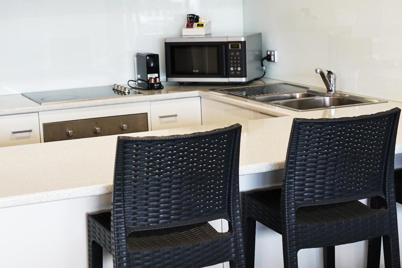 Captains Cove Resort - Waterfront Apartments 페인스빌 외부 사진