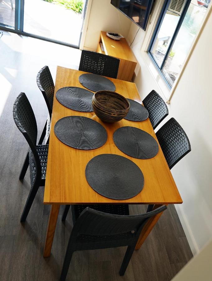 Captains Cove Resort - Waterfront Apartments 페인스빌 외부 사진