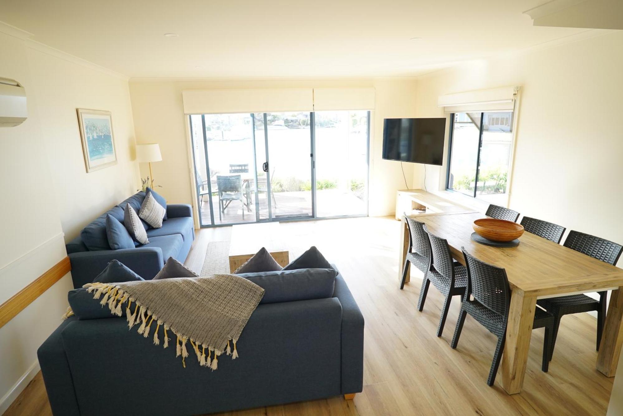 Captains Cove Resort - Waterfront Apartments 페인스빌 외부 사진