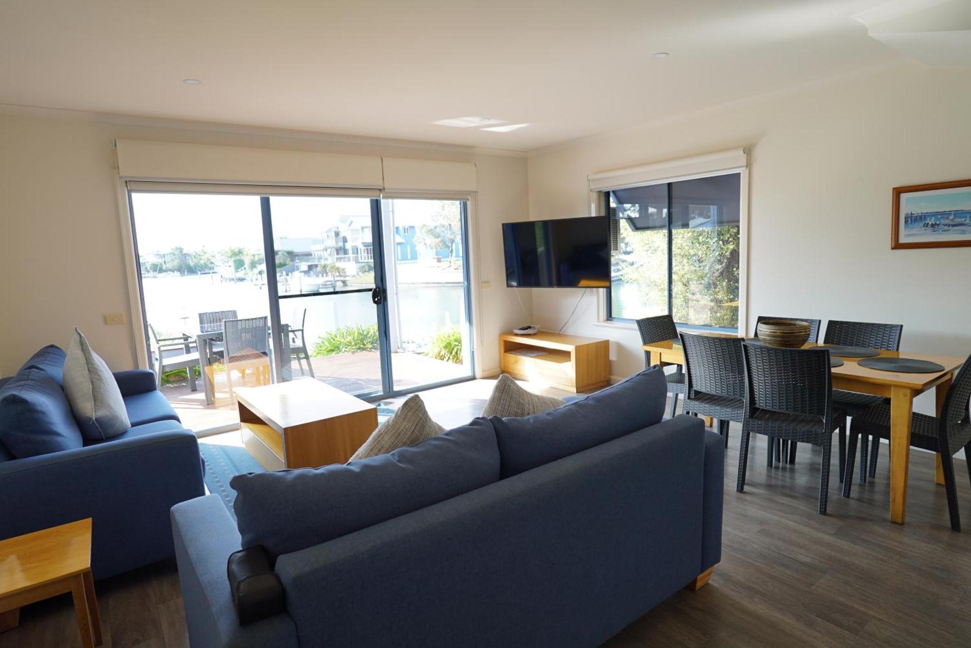Captains Cove Resort - Waterfront Apartments 페인스빌 외부 사진