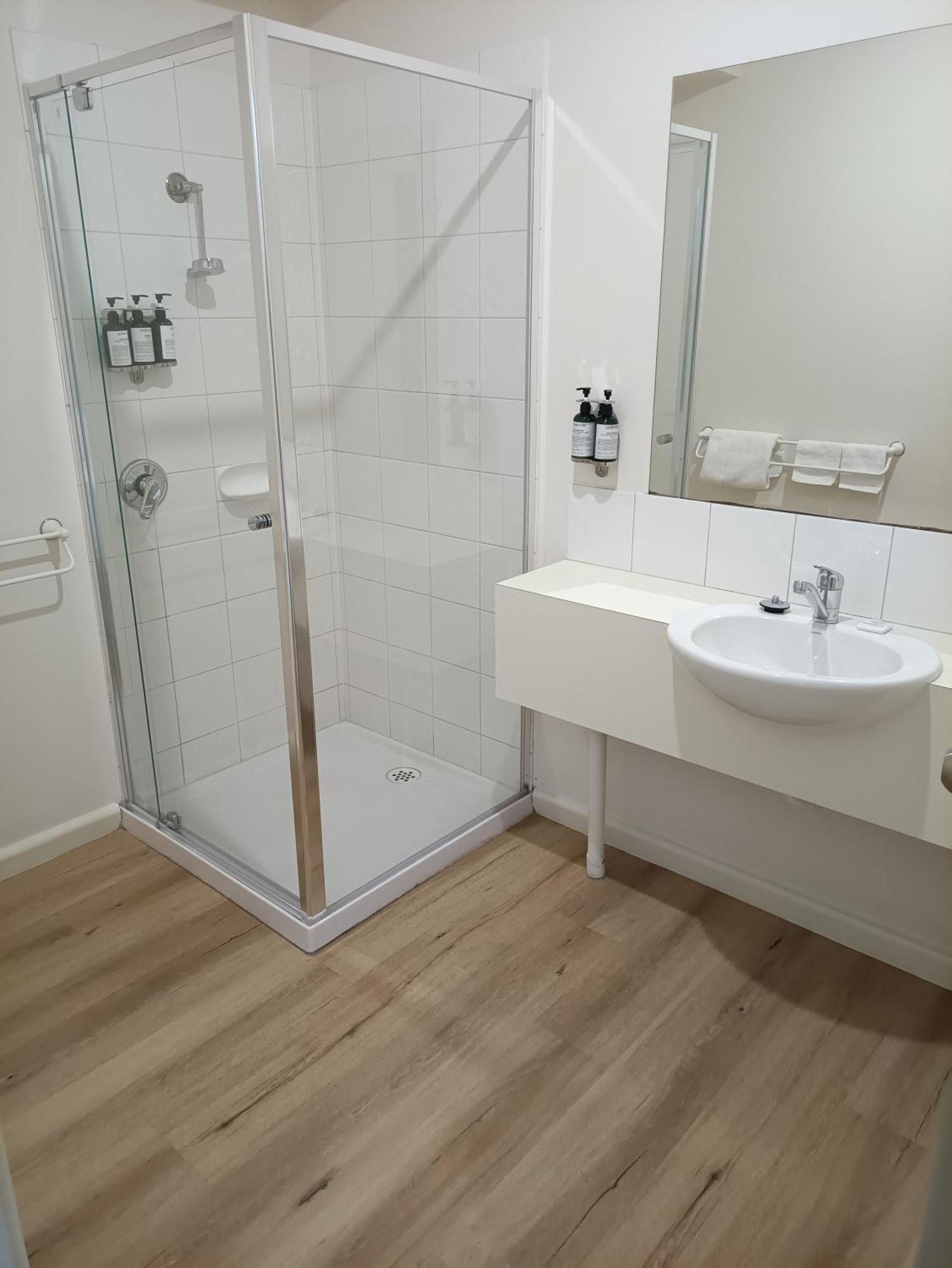 Captains Cove Resort - Waterfront Apartments 페인스빌 외부 사진