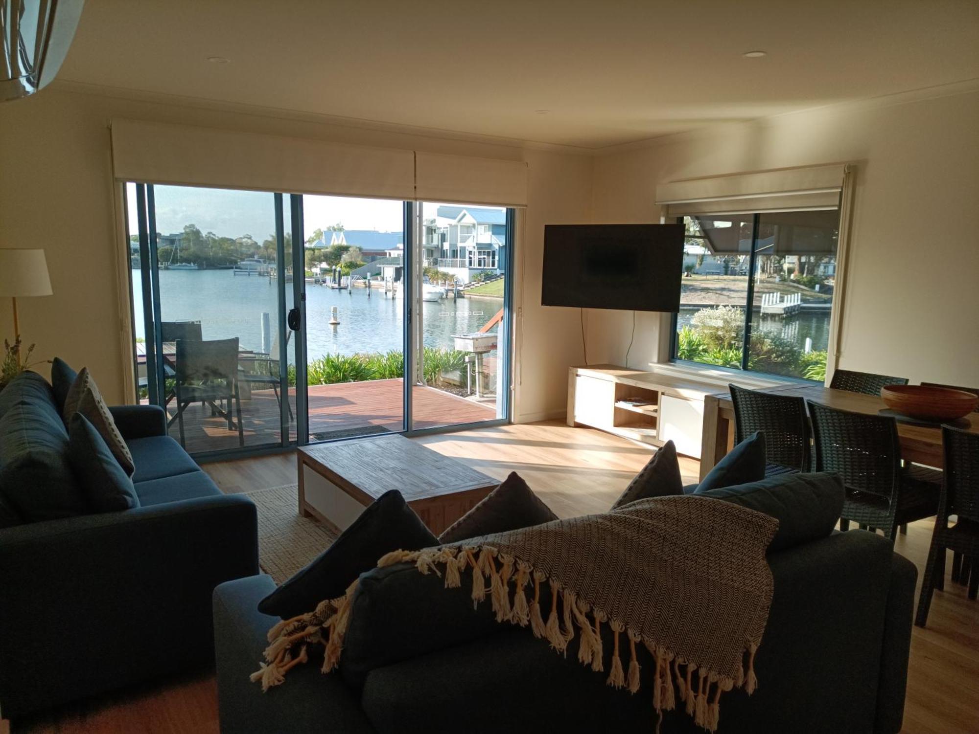 Captains Cove Resort - Waterfront Apartments 페인스빌 외부 사진