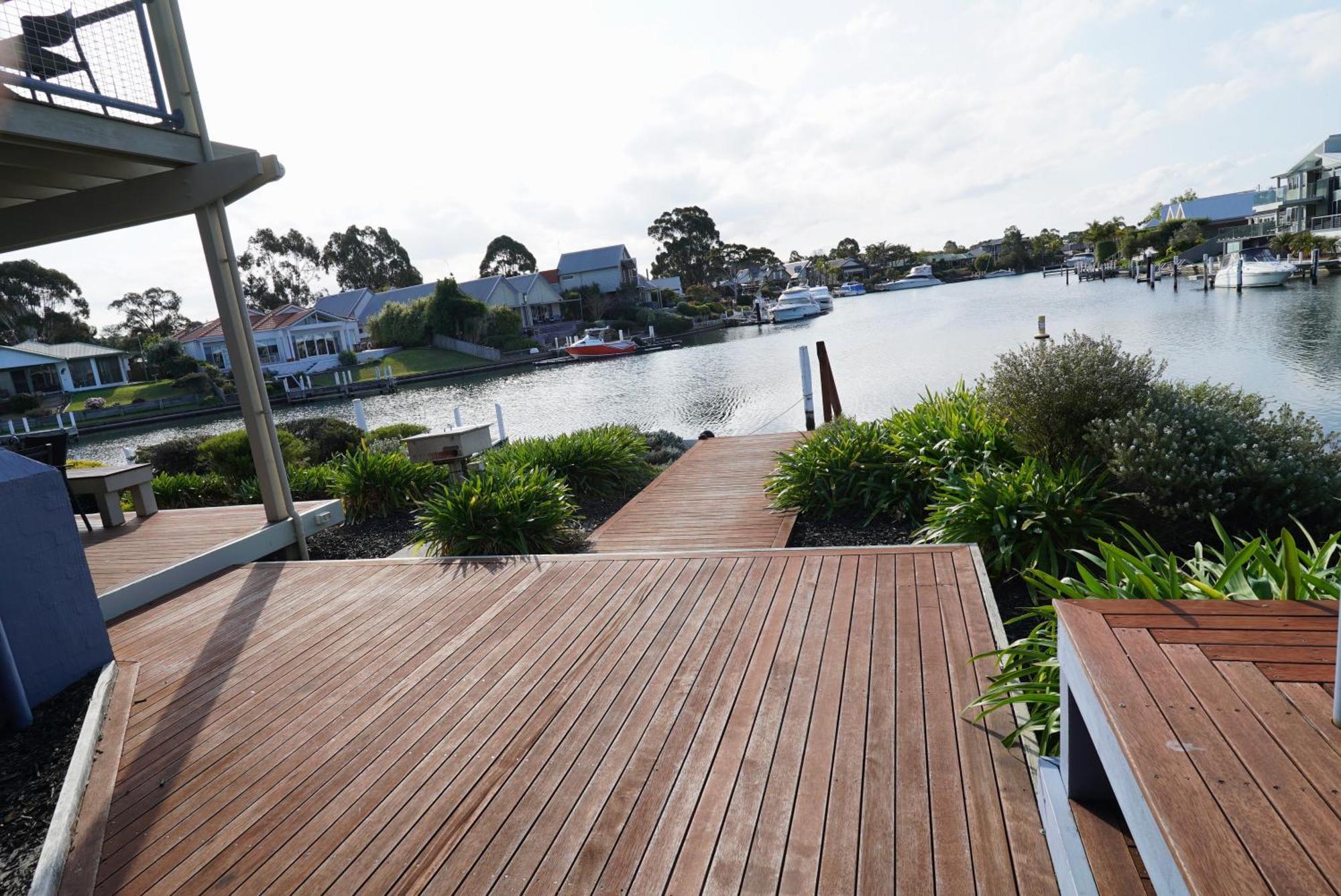 Captains Cove Resort - Waterfront Apartments 페인스빌 외부 사진