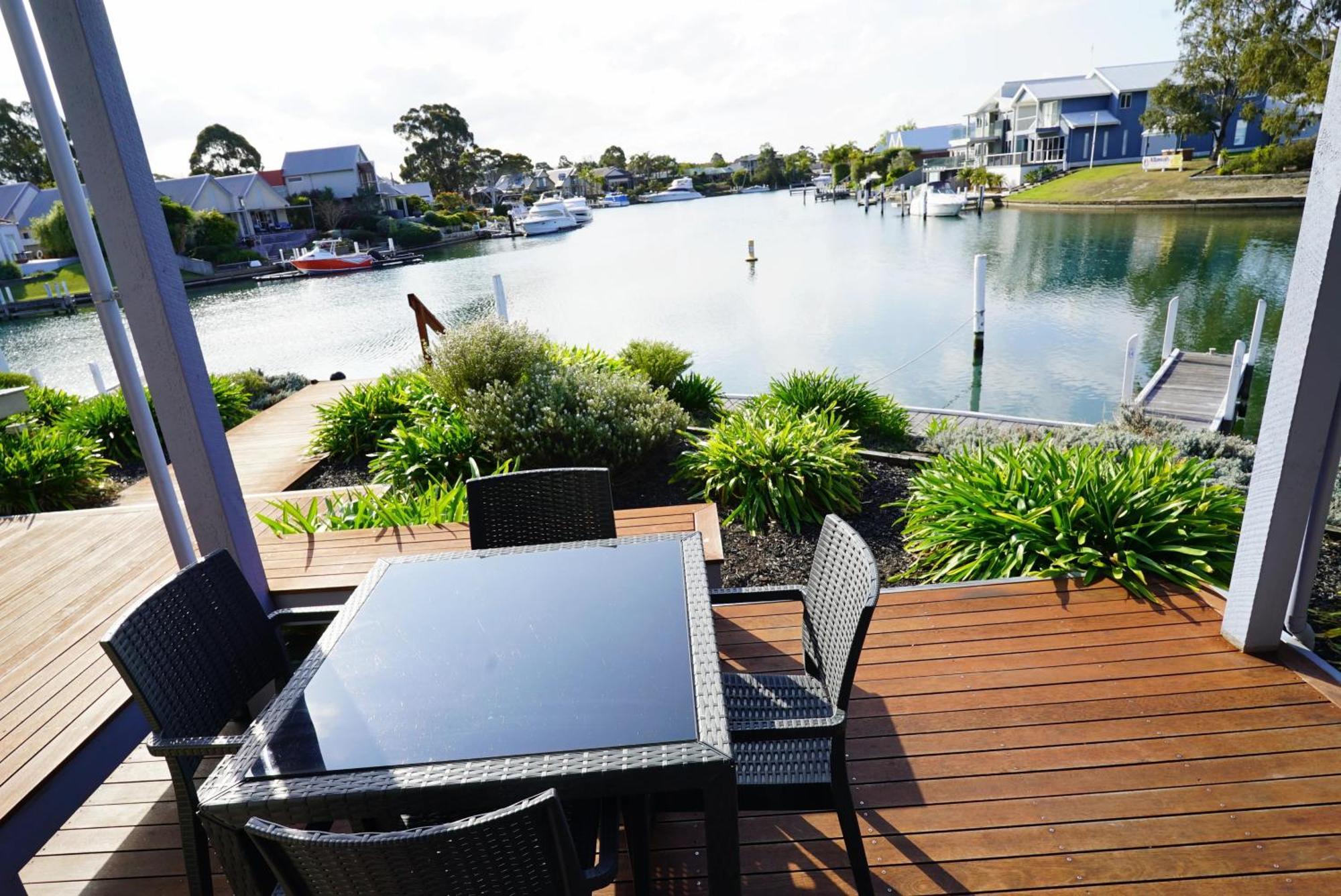 Captains Cove Resort - Waterfront Apartments 페인스빌 외부 사진