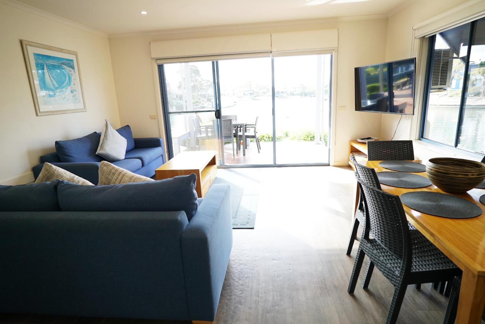 Captains Cove Resort - Waterfront Apartments 페인스빌 외부 사진
